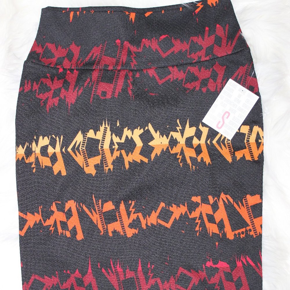 BNWT LULAROE CASSIE SKIRT SMALL